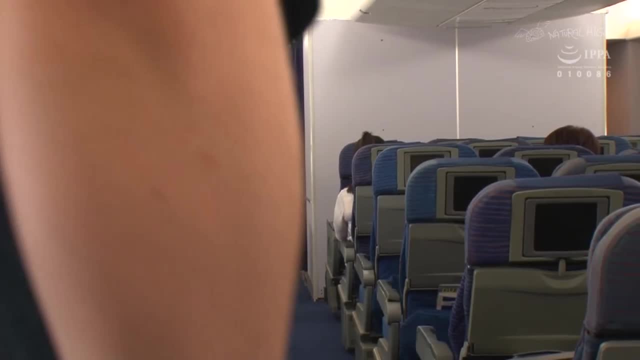 CA旅客機痴女 8 在乳頭貼上跳蛋遠程操控成為言聽計從的巨乳婊子CA - AV大平台 - 中文字幕，成人影片，AV，國產，線上看